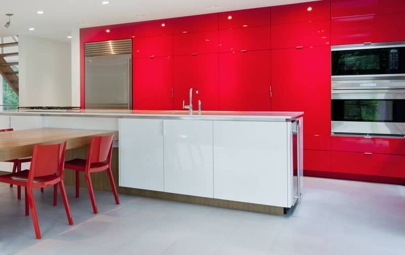 Modern red kitchen: how to furnish it